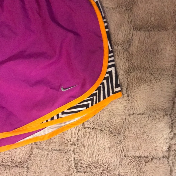 Excellent condition Nike running shorts sz Medium - Picture 2 of 7